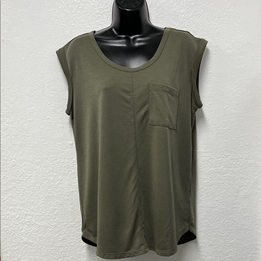 Women’s Workshop Republic Clothing shirt size medium NWT
